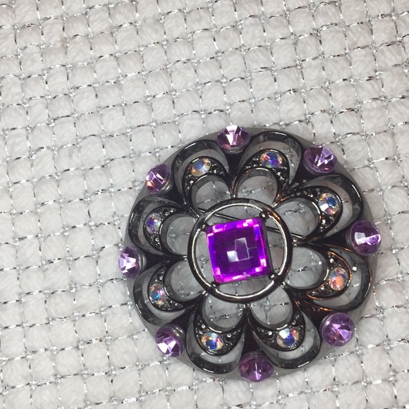 Pin - Picture 1 of 2